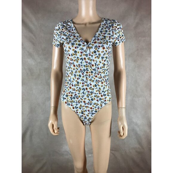 Inspired Hearts White Floral V-neck Short Sleeve Bodysuit NWT SMALL - Picture 6 of 6